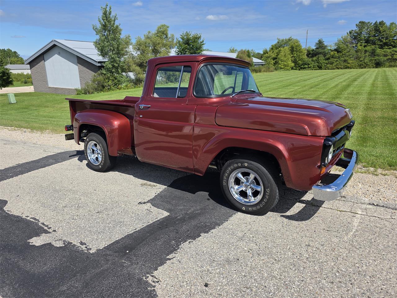 Ford-12-ton-pickup-1957-red-redtan-3