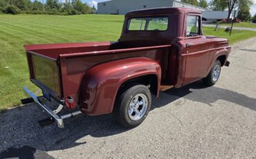 Ford-12-ton-pickup-1957-red-redtan-4