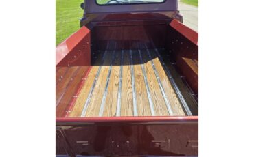 Ford-12-ton-pickup-1957-red-redtan-5