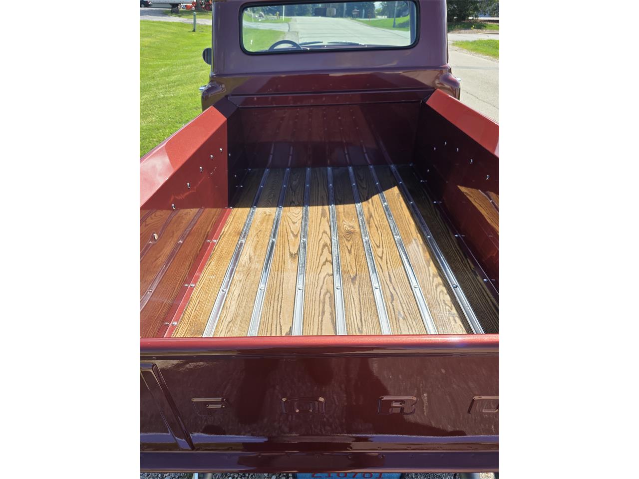 Ford-12-ton-pickup-1957-red-redtan-5