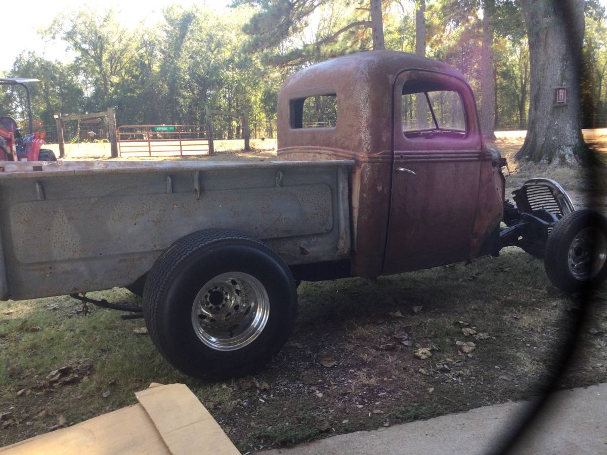 Ford-12-ton-truck-on-toyota-truck-frame-1938-brown-1
