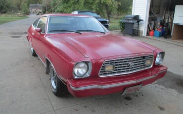 Ford-1975-red-1