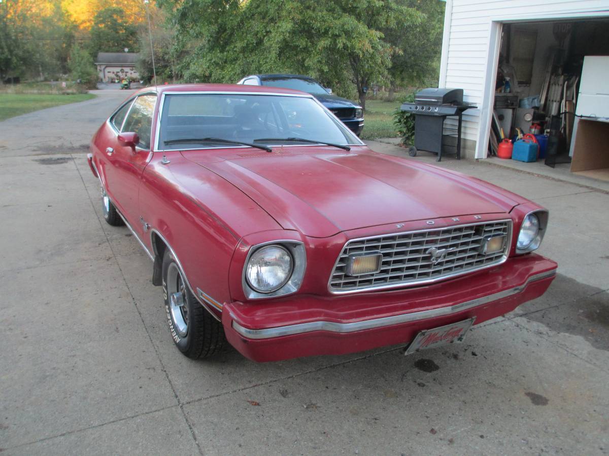 Ford-1975-red-1