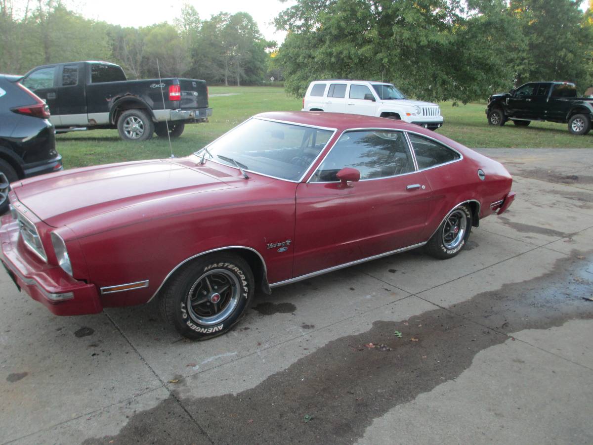 Ford-1975-red-11