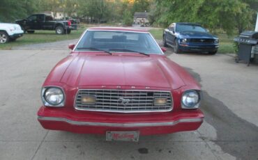 Ford-1975-red-2