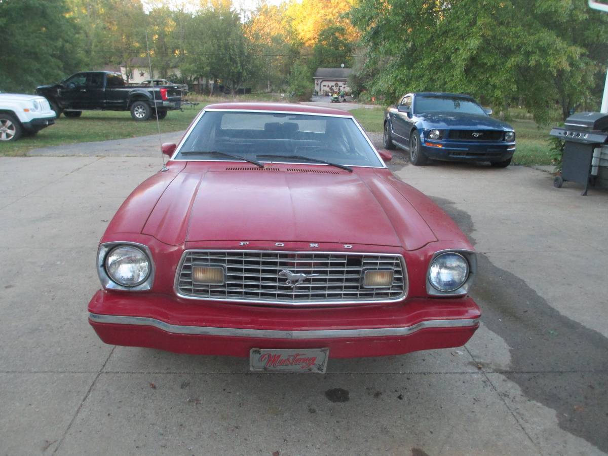 Ford-1975-red-2