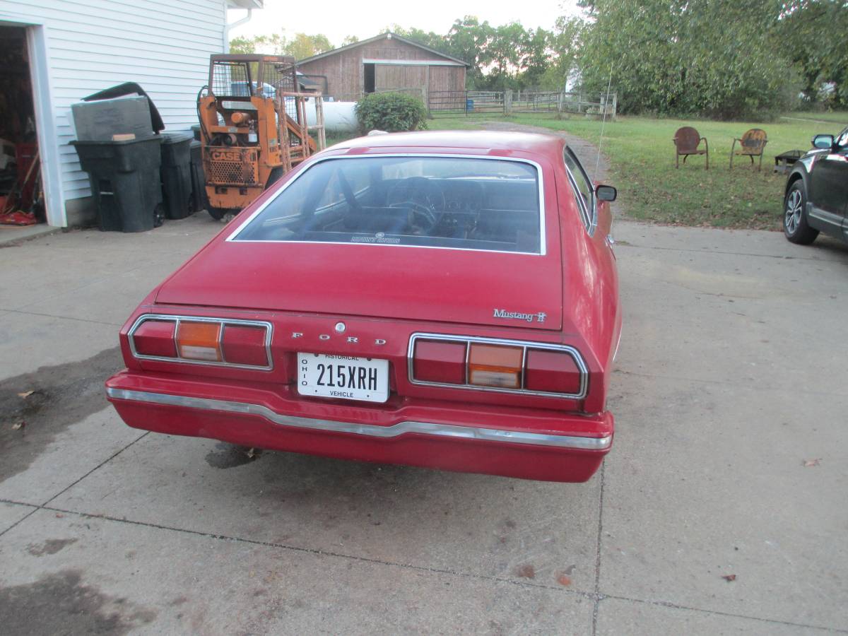 Ford-1975-red-3