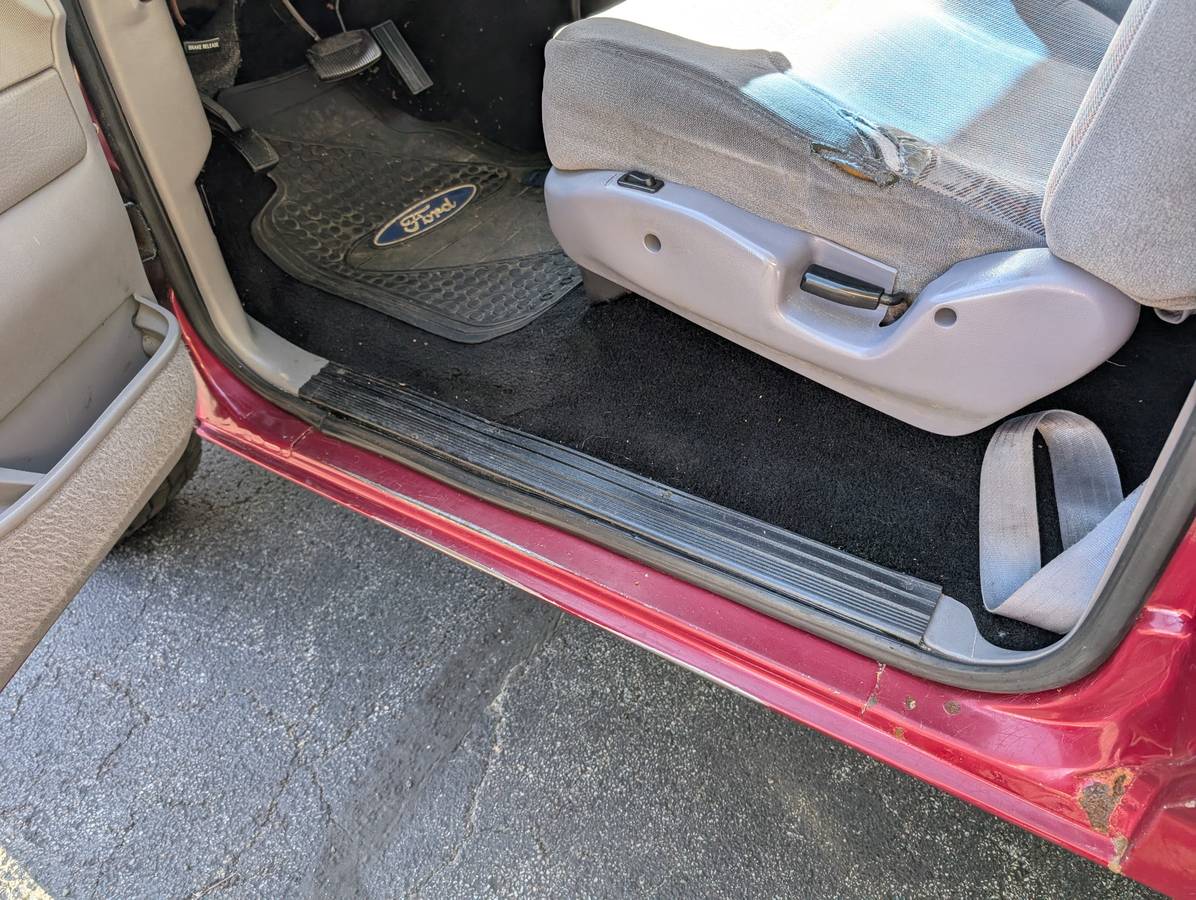 Ford-1995-red-12