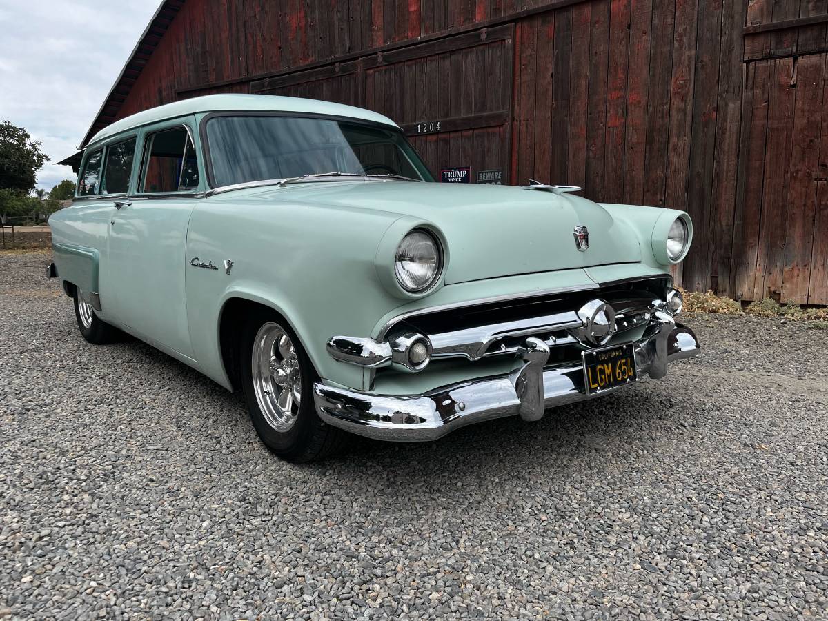 Ford-2-door-ranch-wagon-1954-green