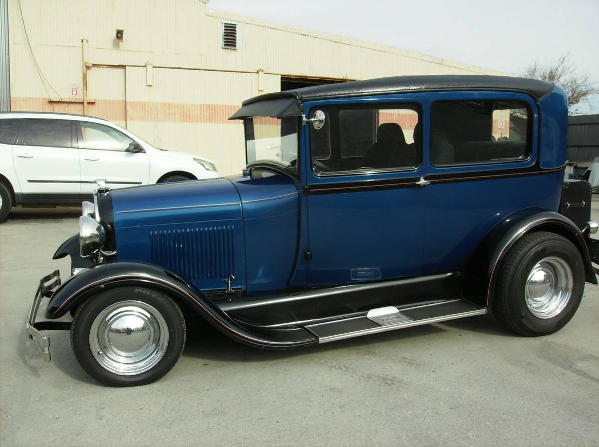 Ford-2-door-sedan-1929-blue-4