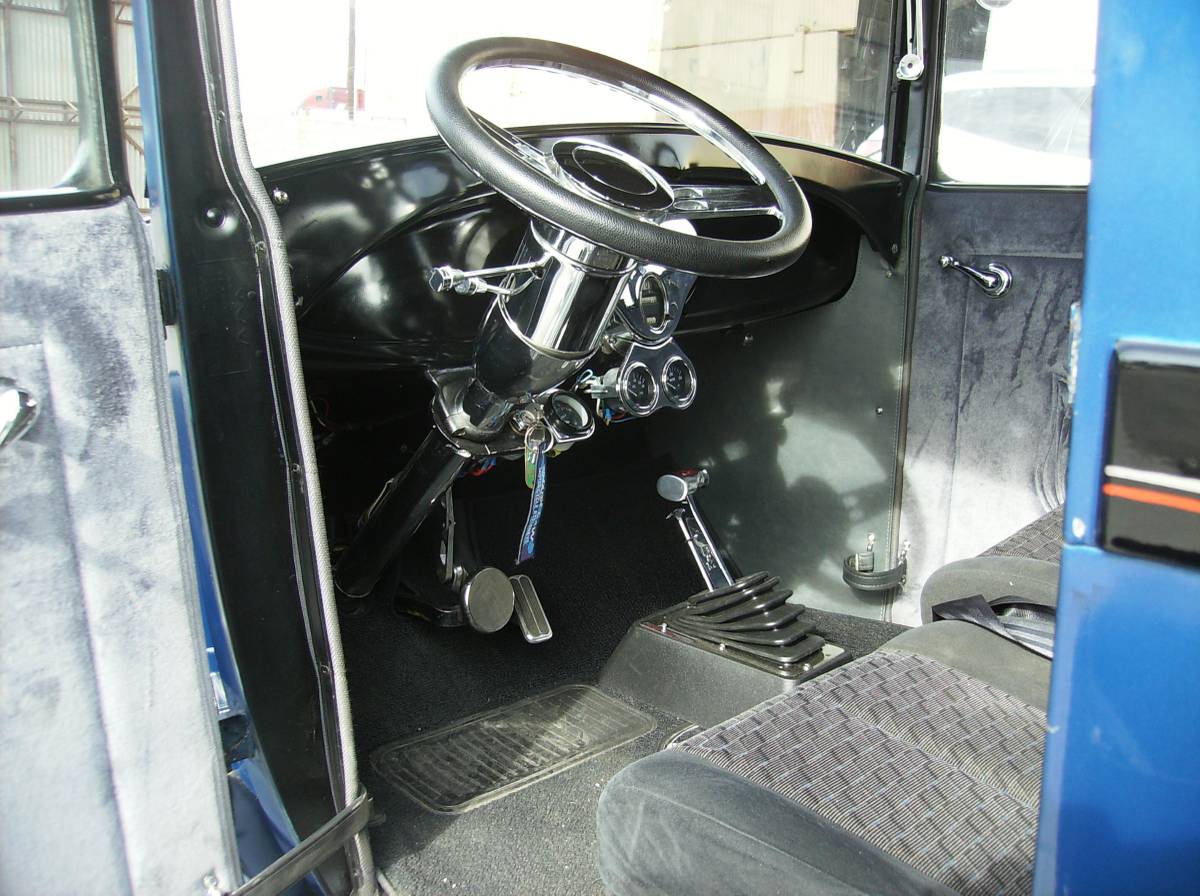 Ford-2-door-sedan-1929-blue-5