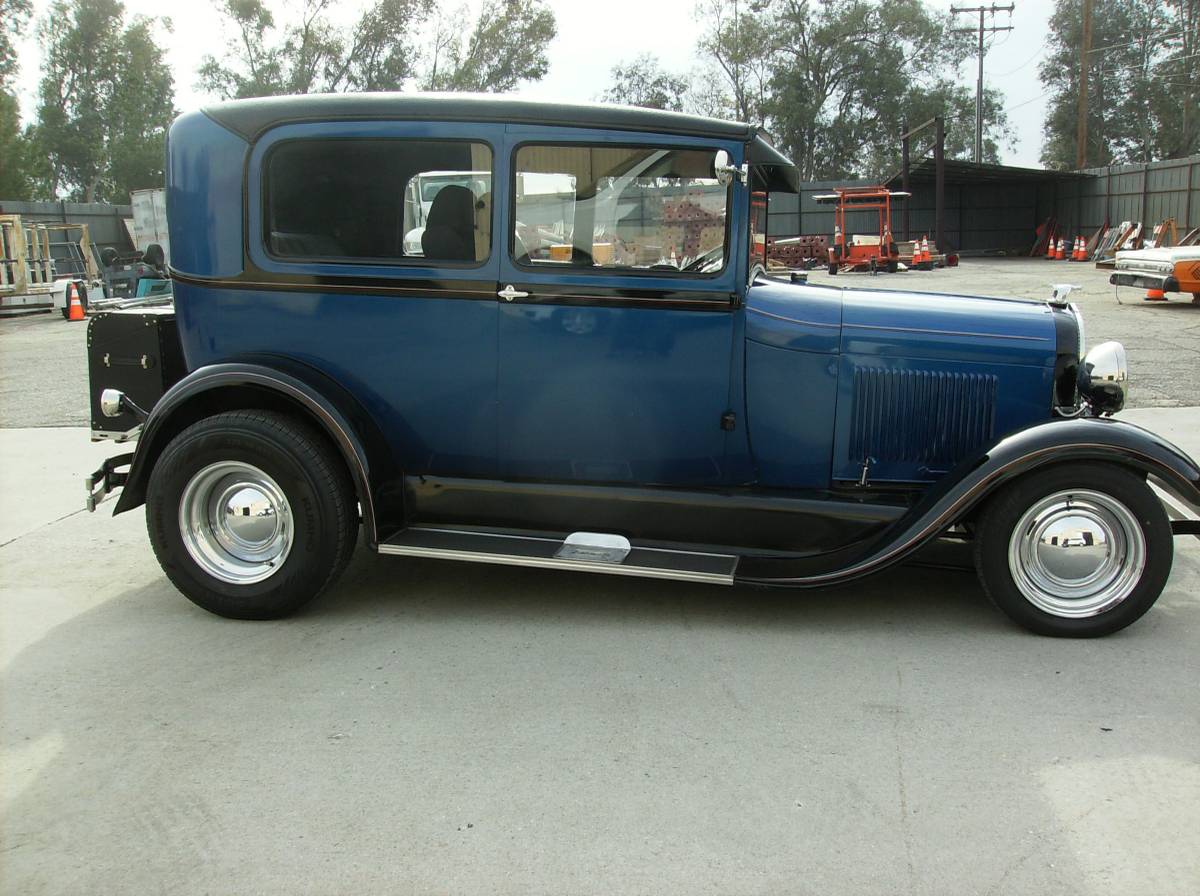 Ford-2-door-sedan-1929-blue