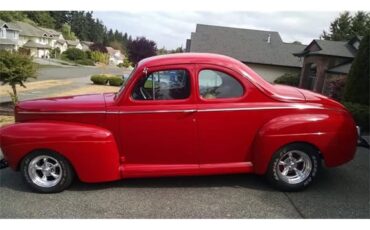 Ford-2-dr-coupe-1941-red-tan