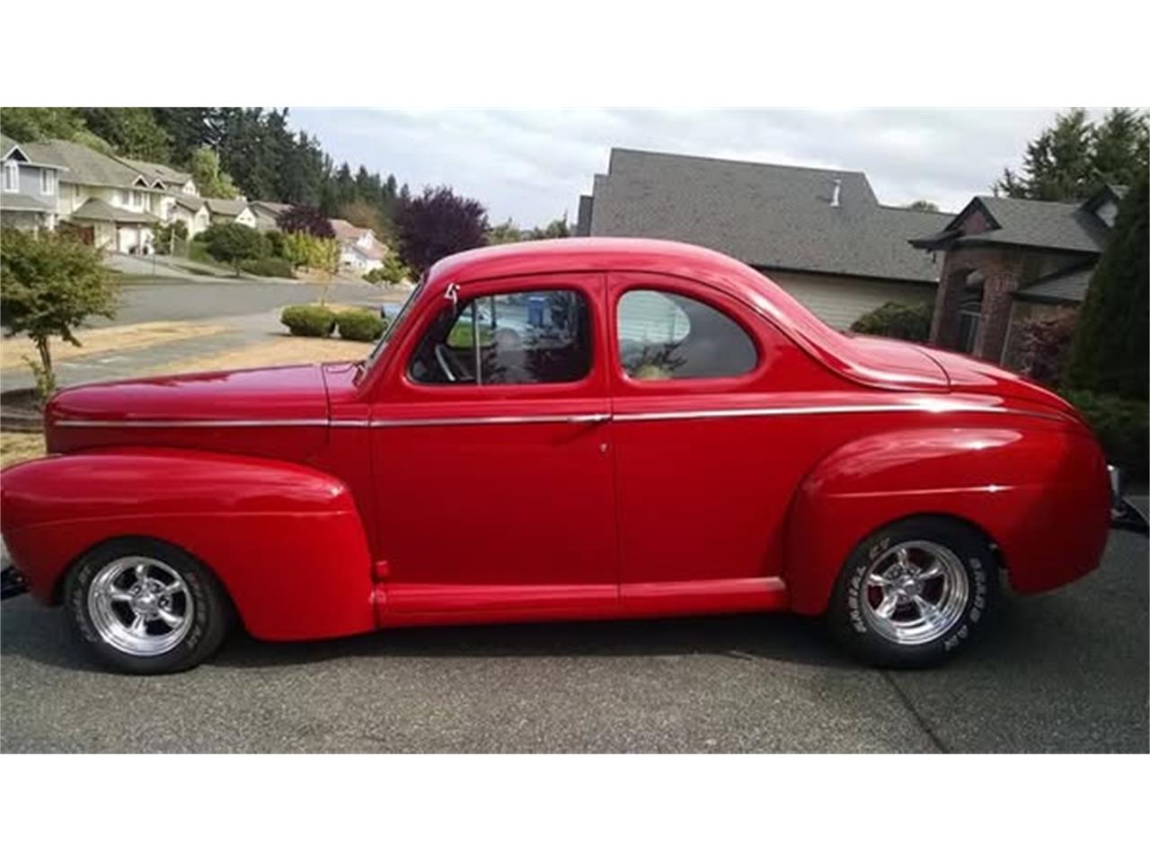 Ford-2-dr-coupe-1941-red-tan
