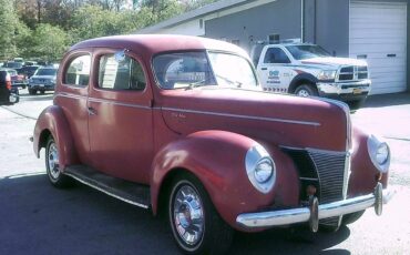 Ford-2-dr.-deluxe-1940-red-11