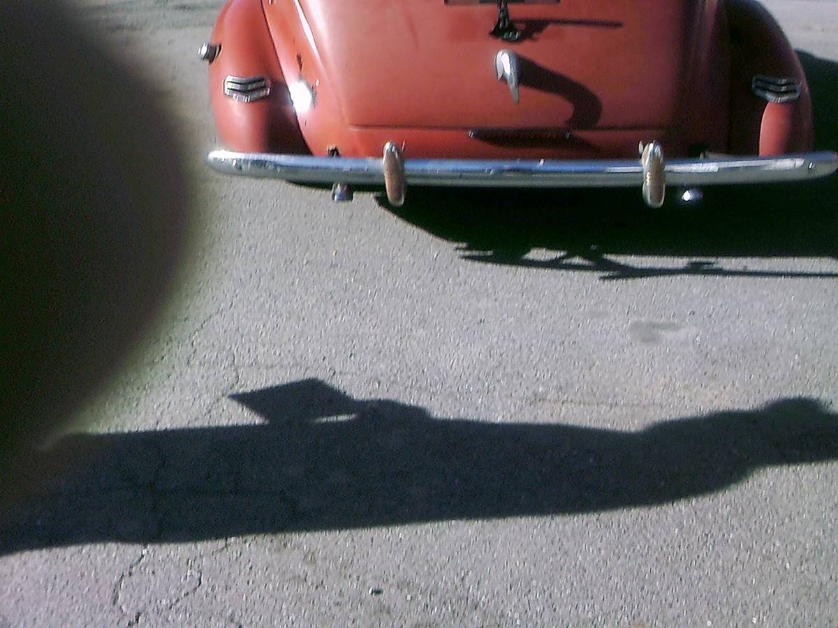 Ford-2-dr.-deluxe-1940-red-5