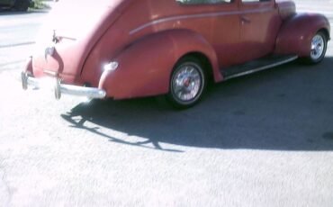 Ford-2-dr.-deluxe-1940-red-6