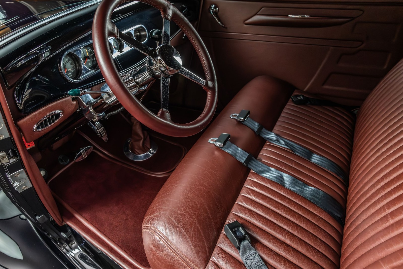 Ford-3-Window-1932-Coupe-2