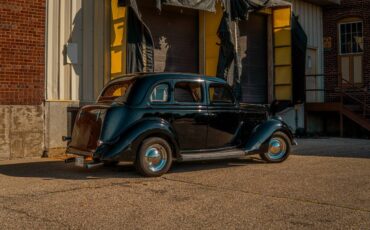 Ford-4-dr-humpback-1936-black