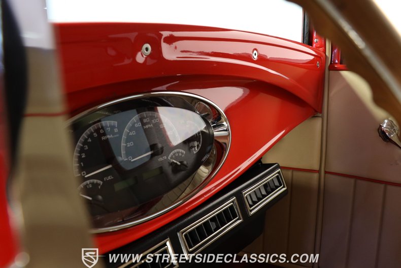 Ford-5-window-1931-Red-Hot-Tan-37
