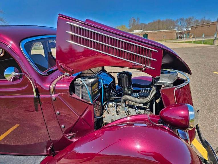 Ford-5-window-1936-Maroon-Beige-12