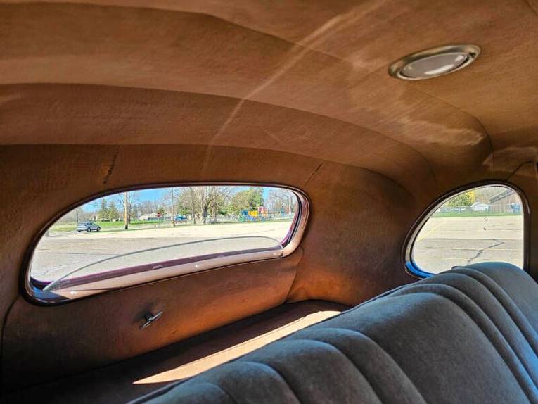 Ford-5-window-1936-Maroon-Beige-15