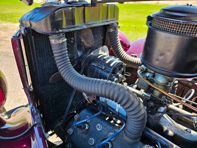 Ford-5-window-1936-Maroon-Beige-30