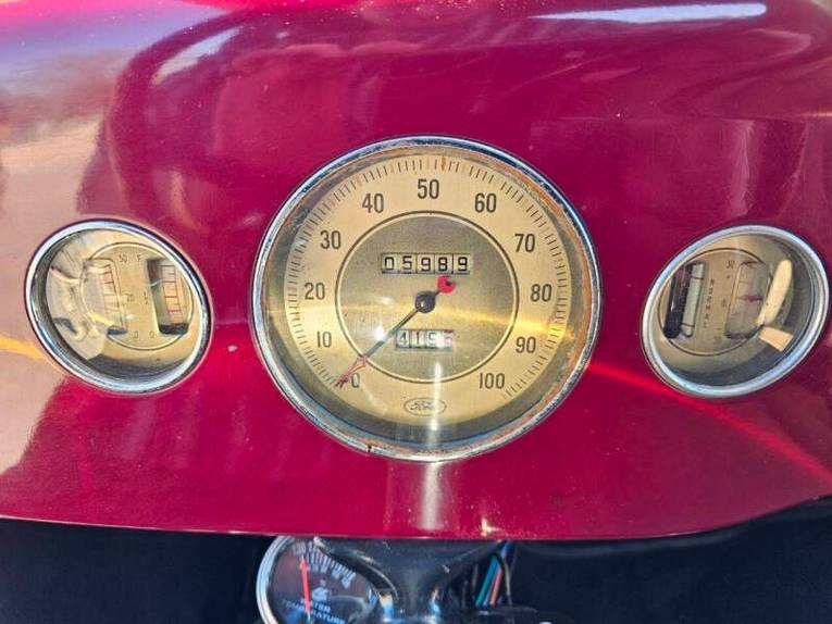 Ford-5-window-1936-Maroon-Beige-37