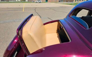 Ford-5-window-1936-Maroon-Beige-43