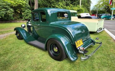 Ford-5-window-coupe-1932-green-1