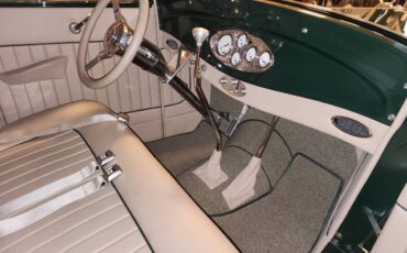 Ford-5-window-coupe-1932-green-2