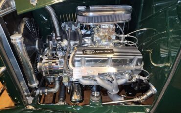 Ford-5-window-coupe-1932-green-4