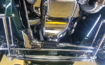 Ford-5-window-coupe-1932-green-5