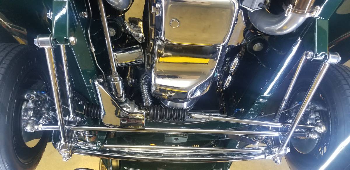 Ford-5-window-coupe-1932-green-5