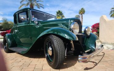 Ford-5-window-coupe-1932-green-7