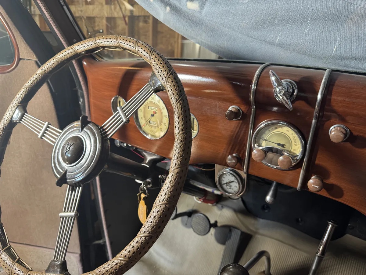 Ford-68-1936-Black-Tan-2