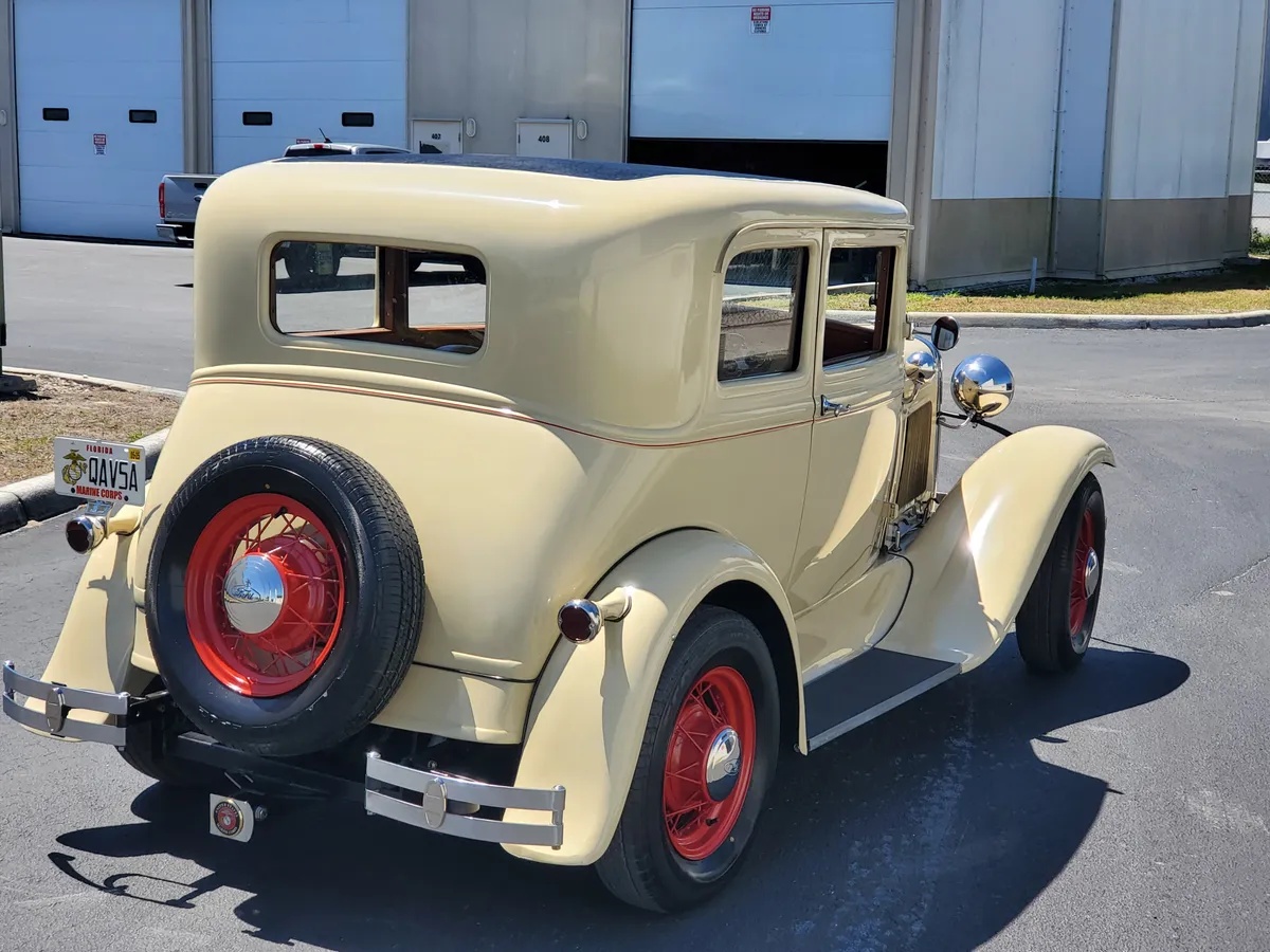 Ford-A400-1931-Tan-Brown-1