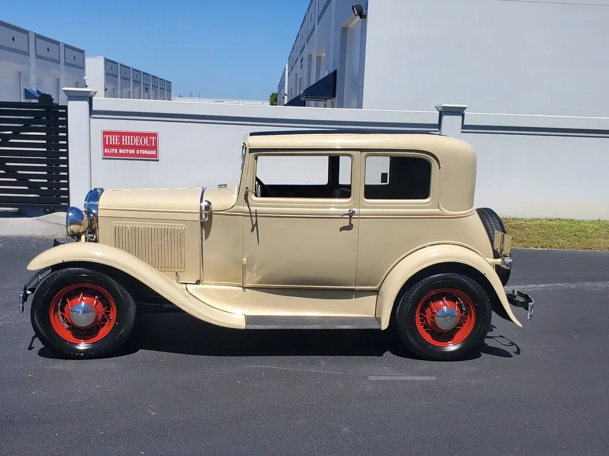 Ford-A400-1931-Tan-Brown-2