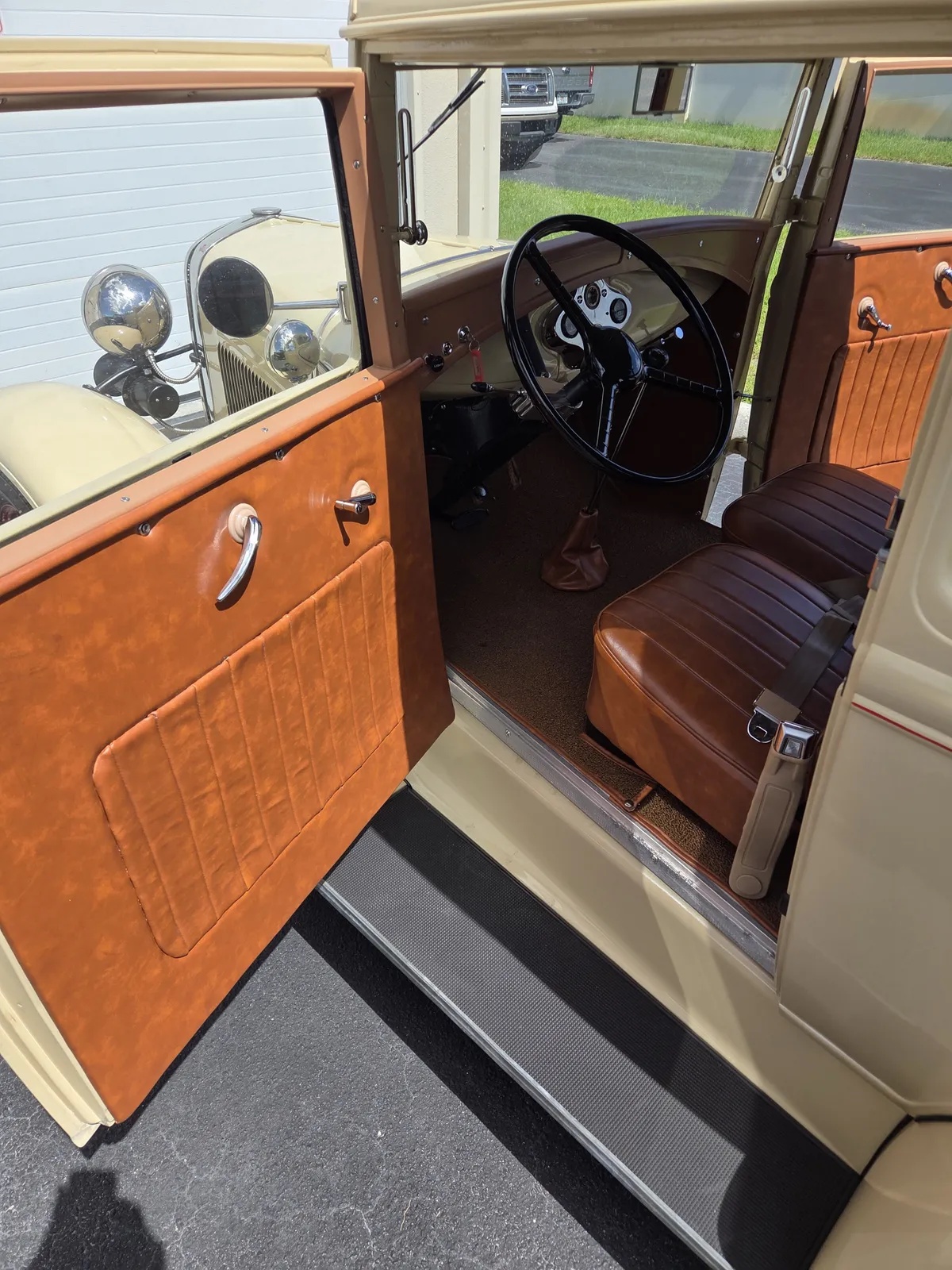 Ford-A400-1931-Tan-Brown-9