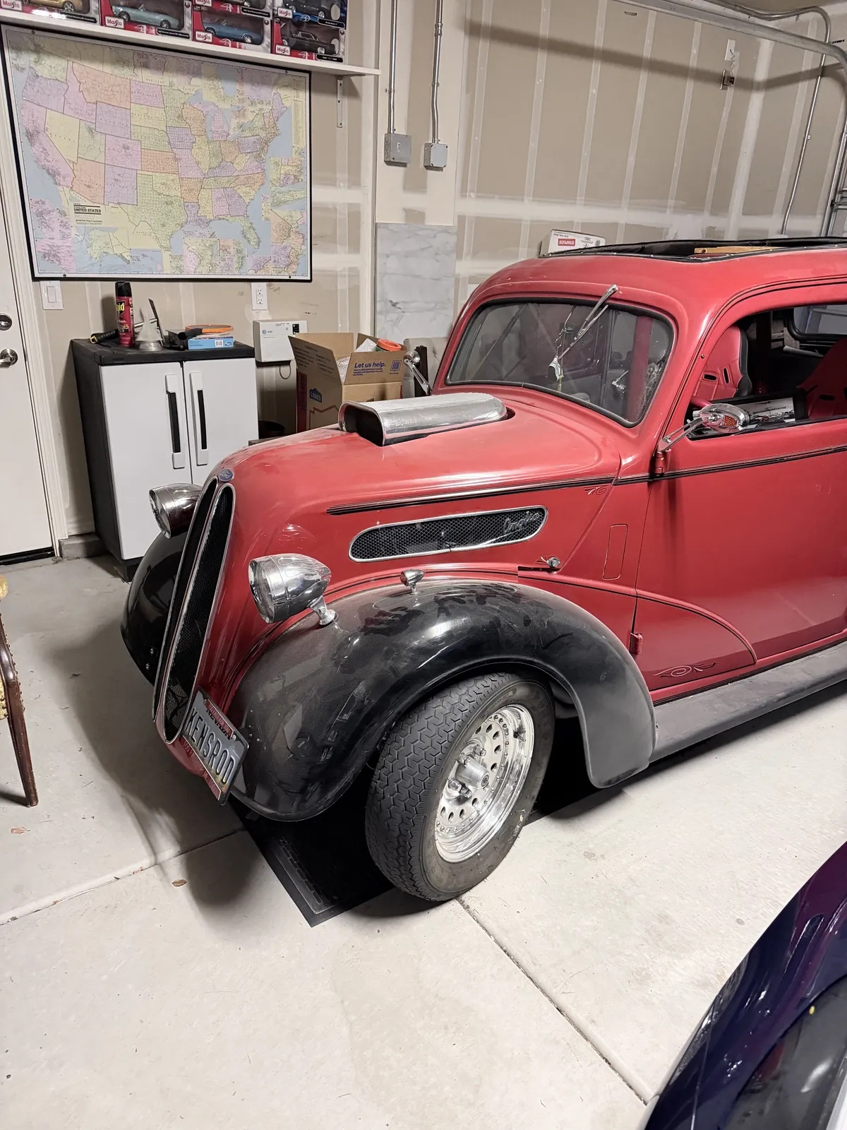 Ford-Anglia-1954-Red-Charcoal-2