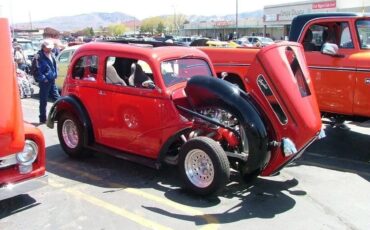 Ford-Anglia-1954-Red-Charcoal-5