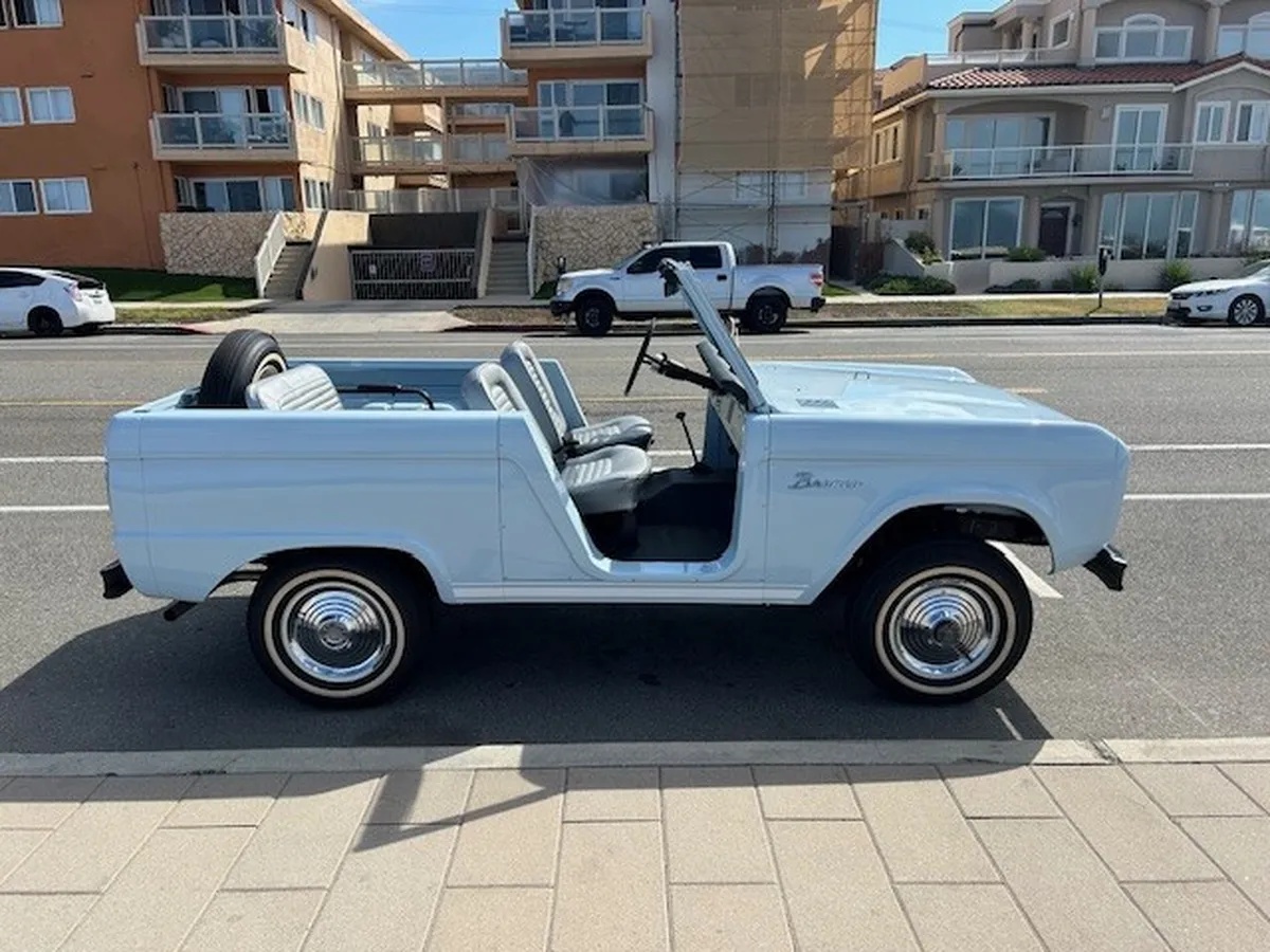 Ford-Bronco-1966-Light-Arcadian-Blue-Light-Arcadian-Blue-4