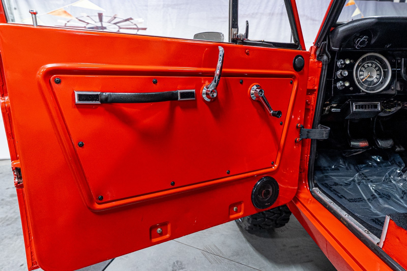 Ford-Bronco-1967-SUV-15