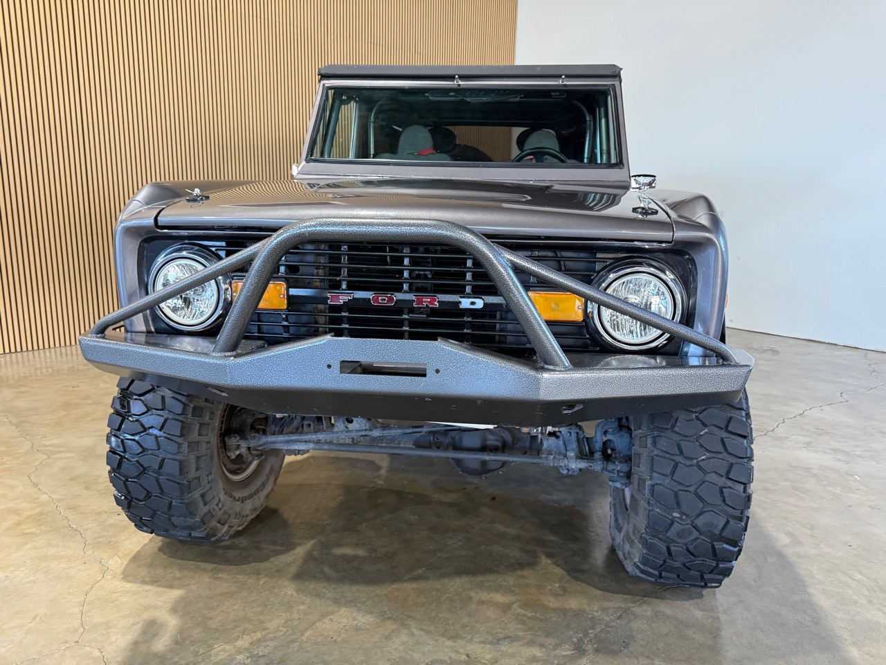 Ford-Bronco-1970-SUV-21