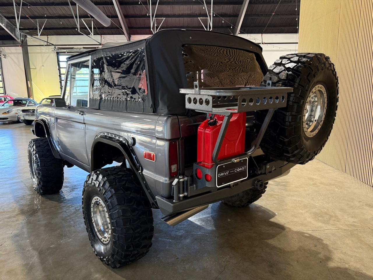 Ford-Bronco-1970-SUV-24