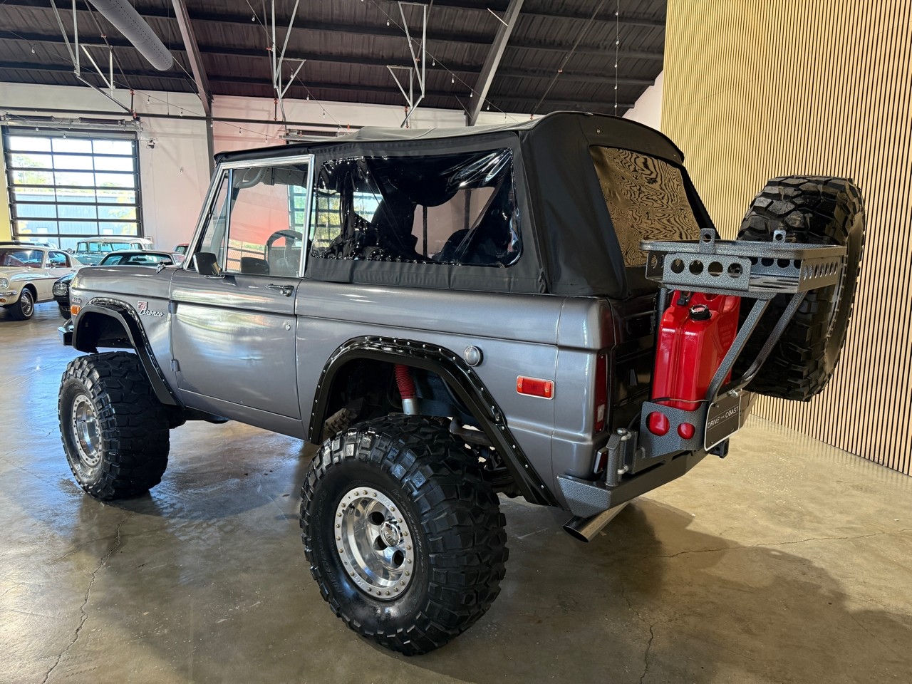 Ford-Bronco-1970-SUV-3