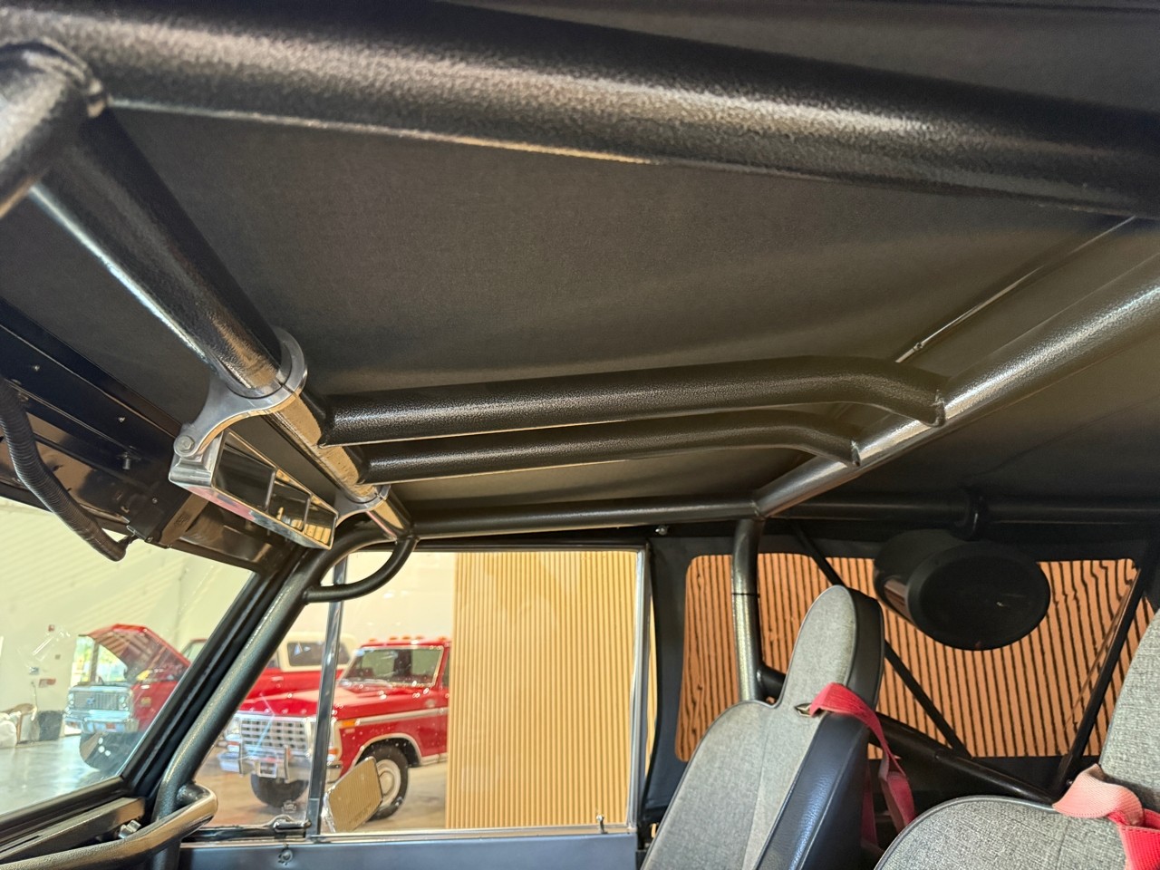 Ford-Bronco-1970-SUV-34