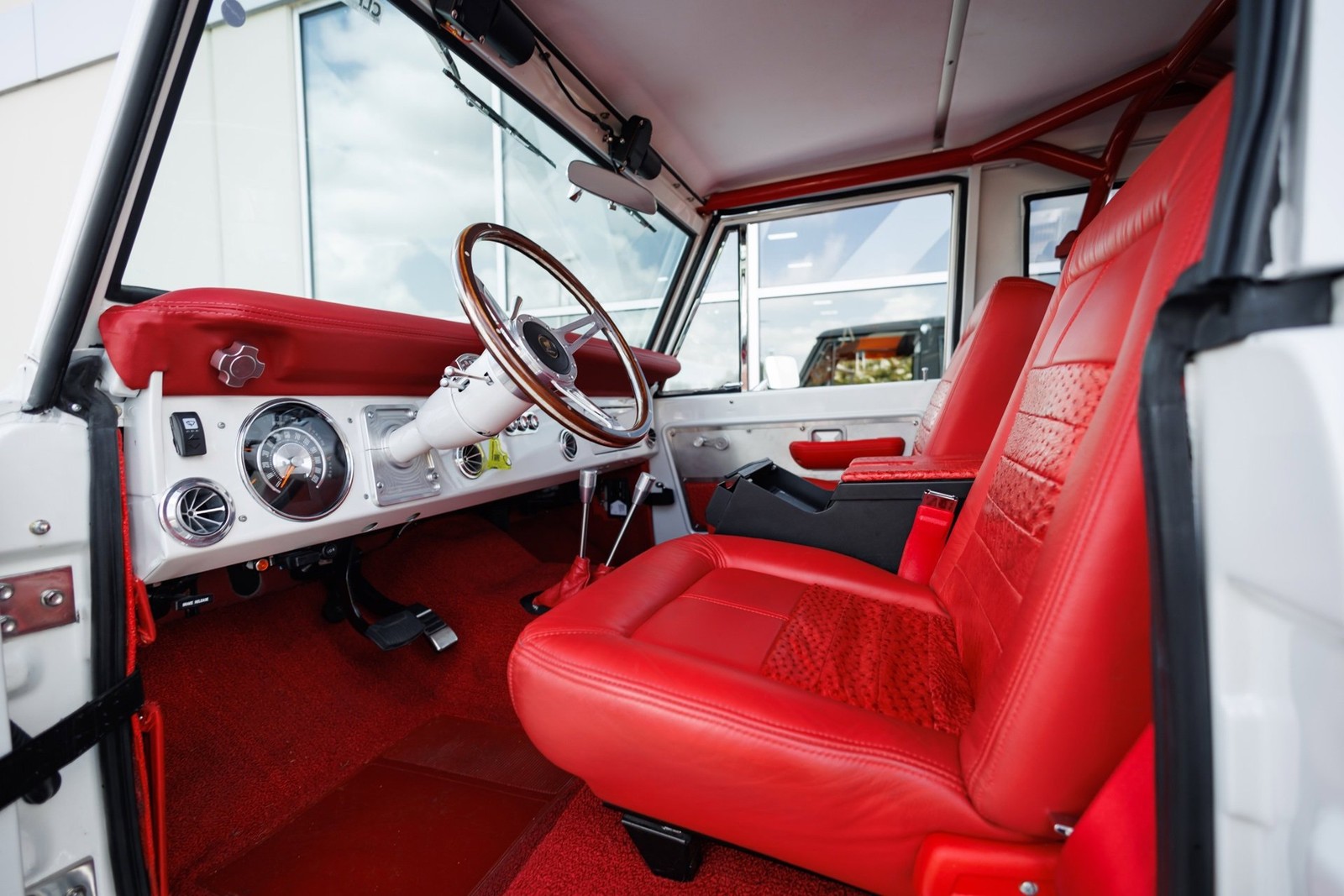 Ford-Bronco-1970-SUV-35