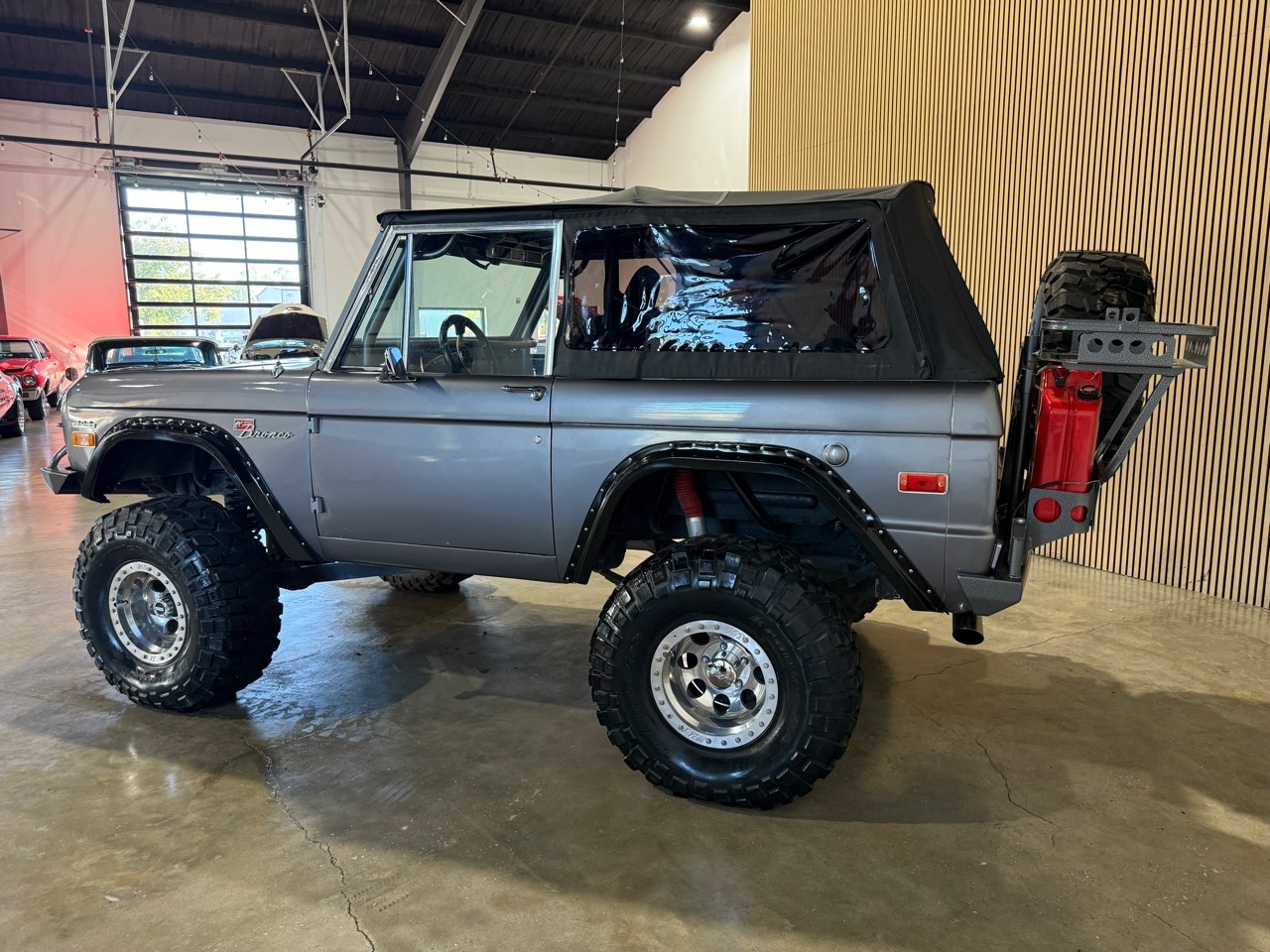 Ford-Bronco-1970-SUV-4