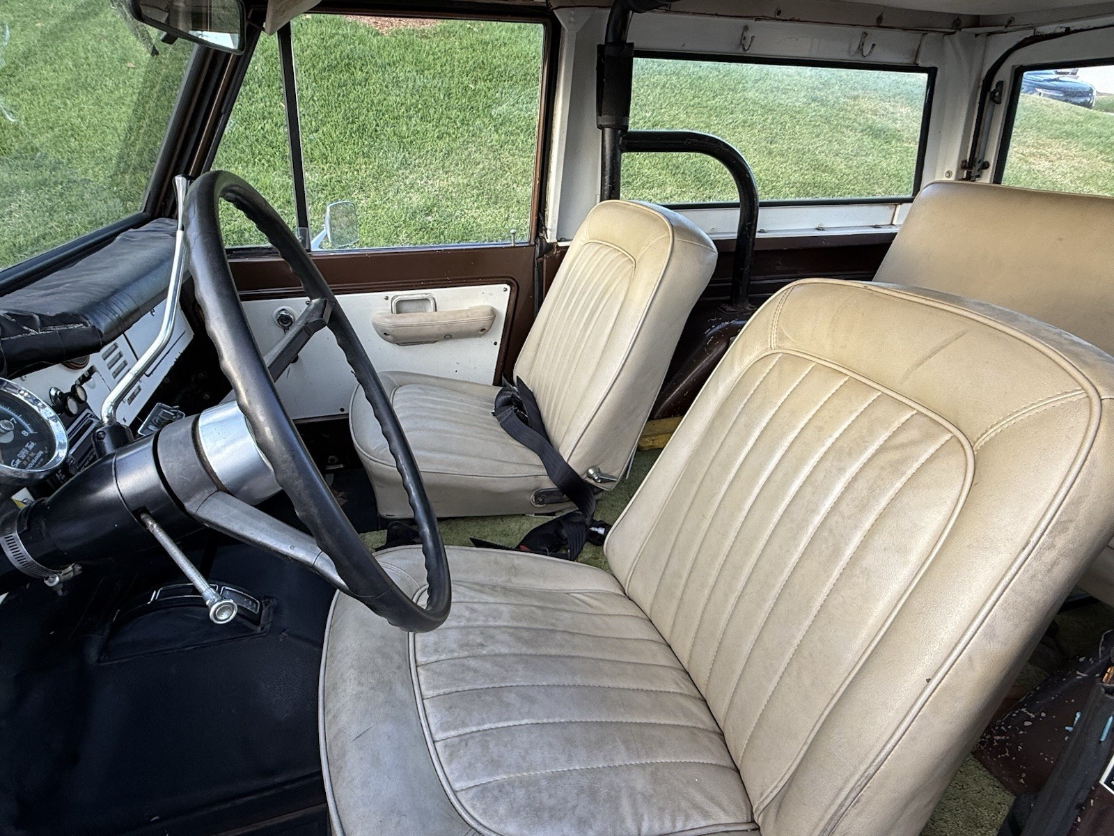Ford-Bronco-1971-SUV-10